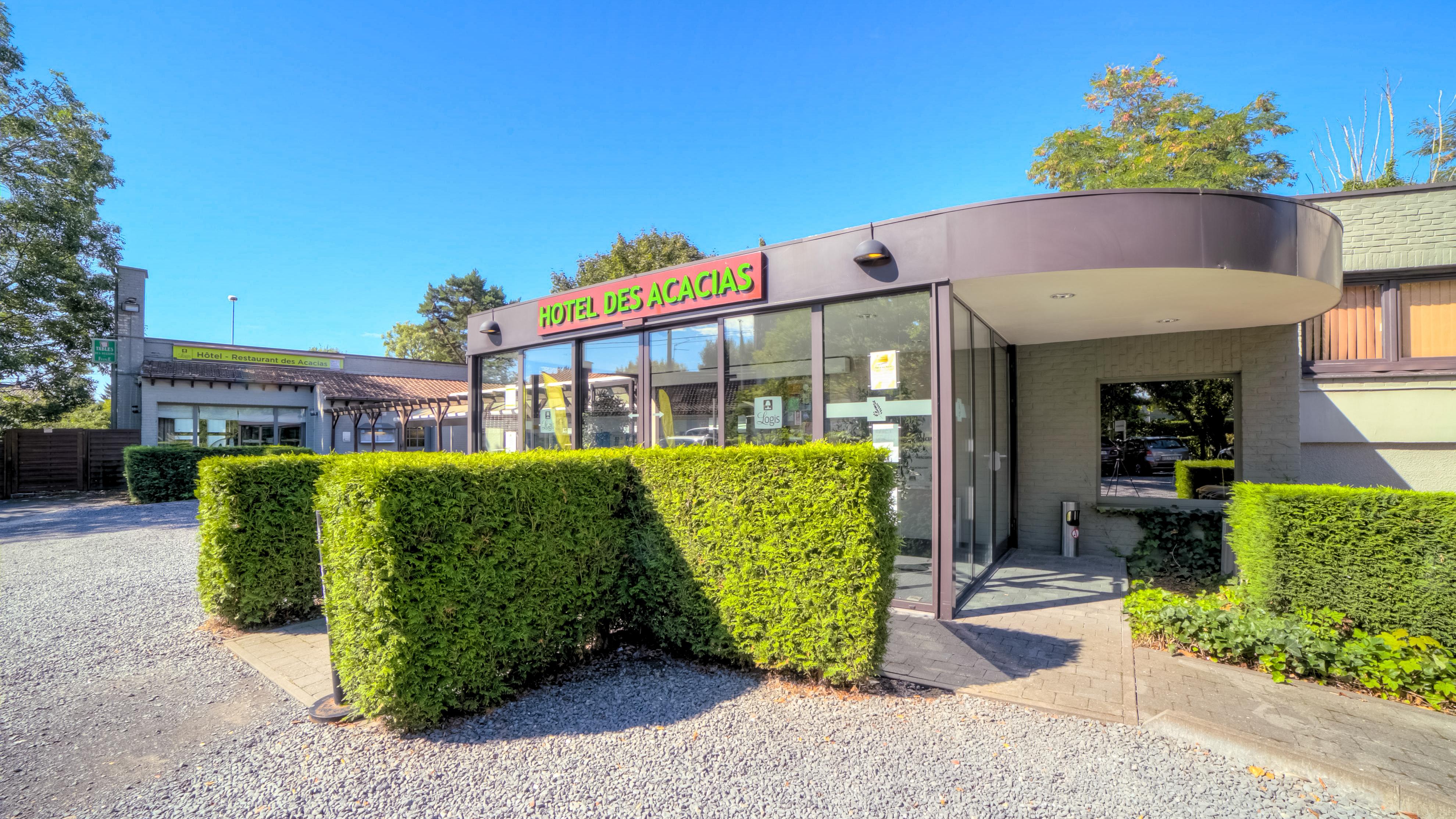 Logis Hotel Restaurant Des Acacias Lille Neuville En Ferrain Нювил-ан-Феран Екстериор снимка