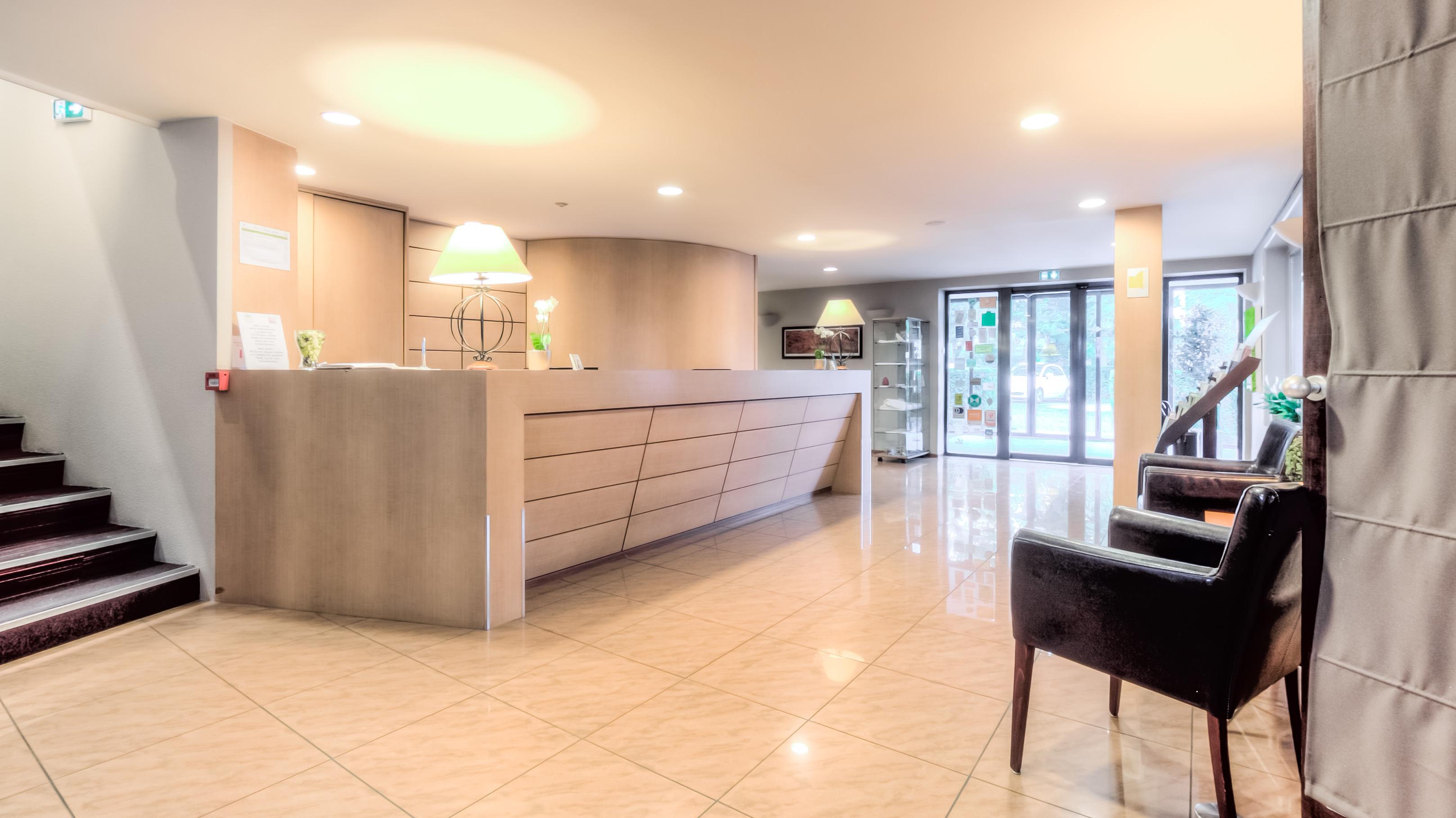 Logis Hotel Restaurant Des Acacias Lille Neuville En Ferrain Нювил-ан-Феран Екстериор снимка