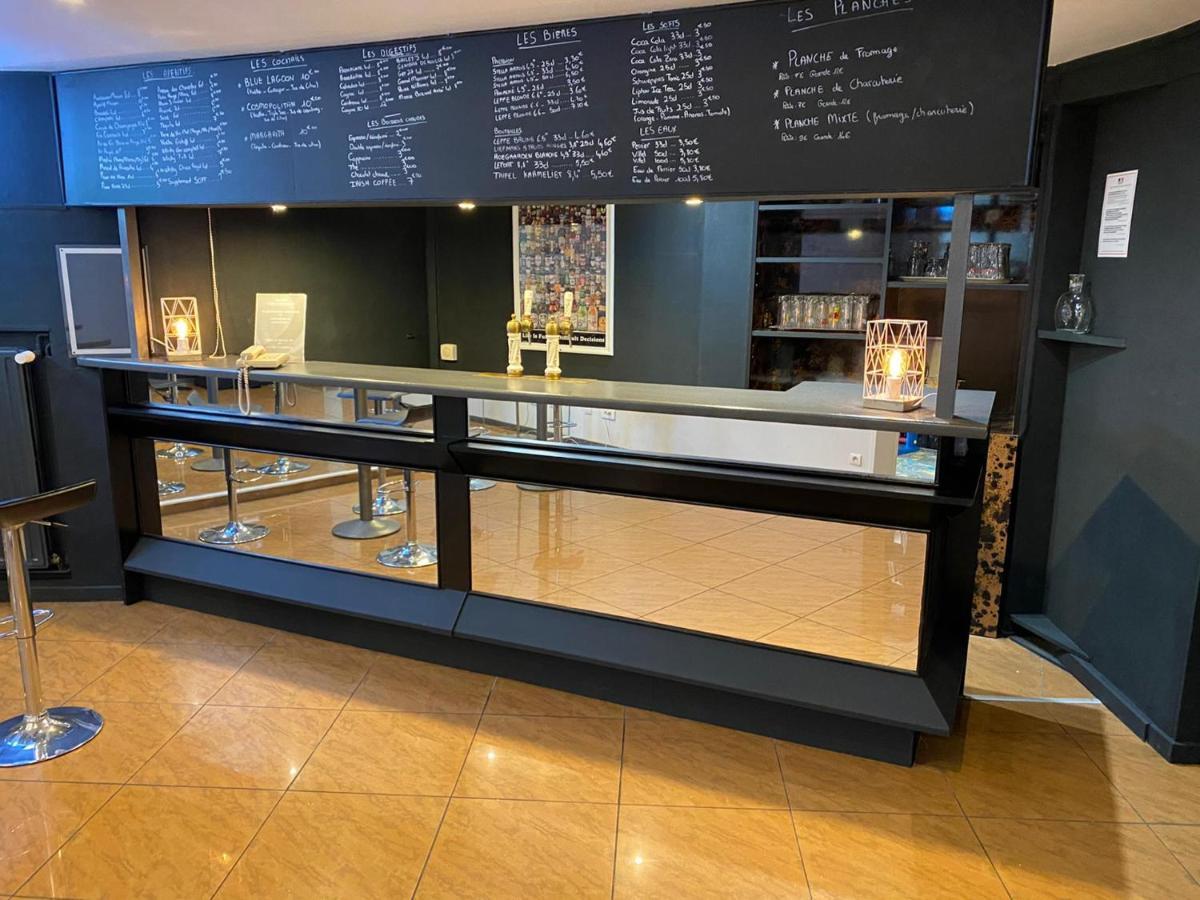 Logis Hotel Restaurant Des Acacias Lille Neuville En Ferrain Нювил-ан-Феран Екстериор снимка