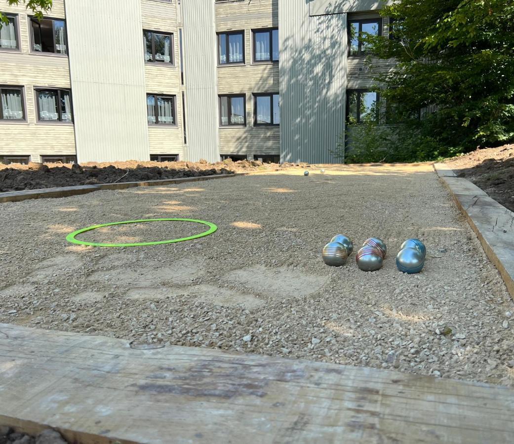 Logis Hotel Restaurant Des Acacias Lille Neuville En Ferrain Нювил-ан-Феран Екстериор снимка