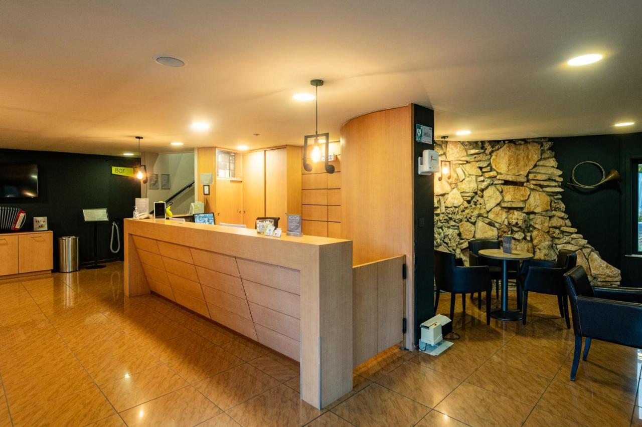 Logis Hotel Restaurant Des Acacias Lille Neuville En Ferrain Нювил-ан-Феран Екстериор снимка