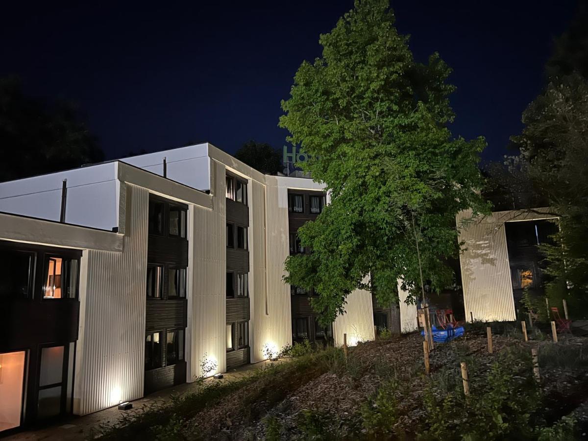 Logis Hotel Restaurant Des Acacias Lille Neuville En Ferrain Нювил-ан-Феран Екстериор снимка