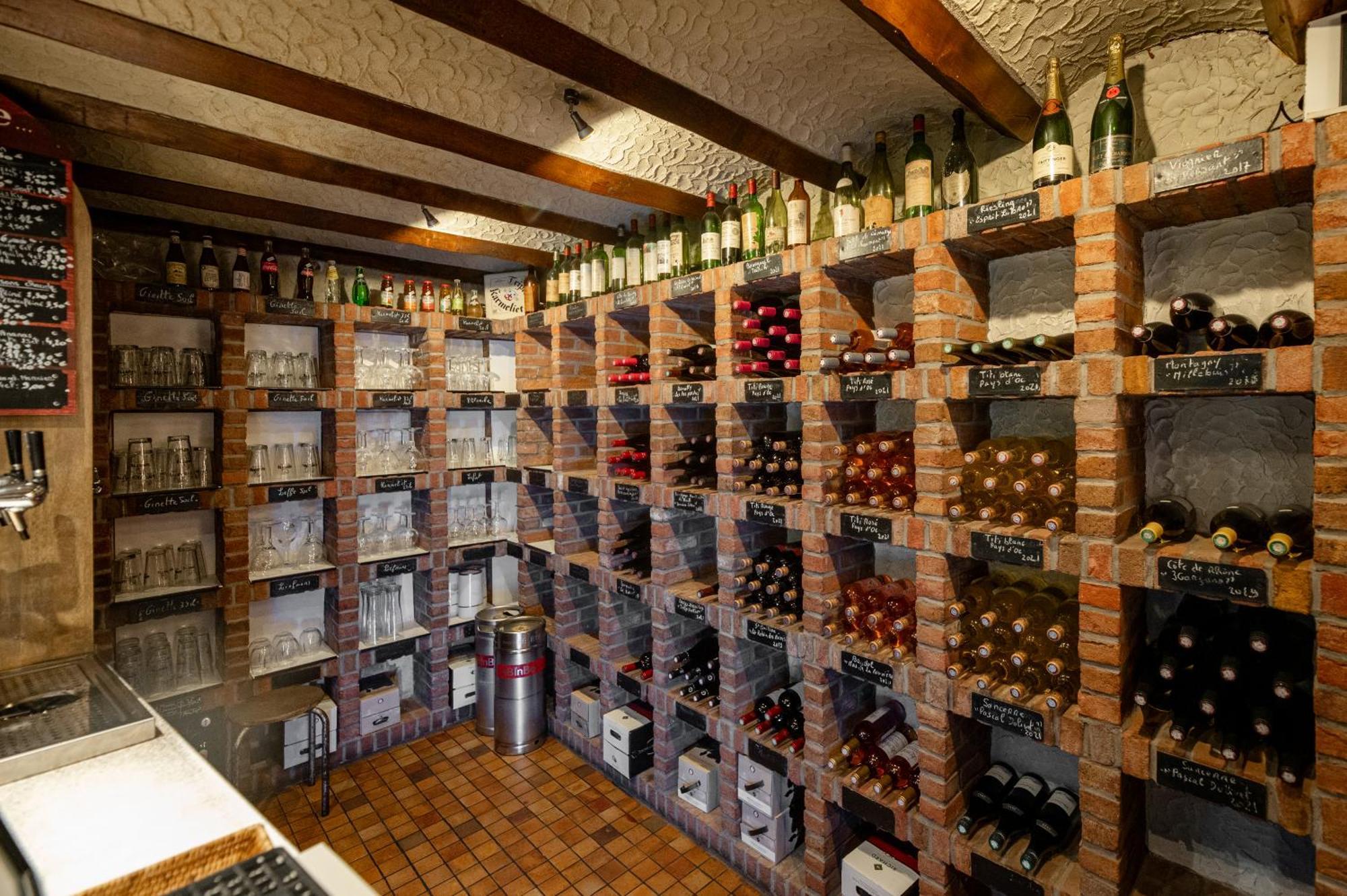 Logis Hotel Restaurant Des Acacias Lille Neuville En Ferrain Нювил-ан-Феран Екстериор снимка
