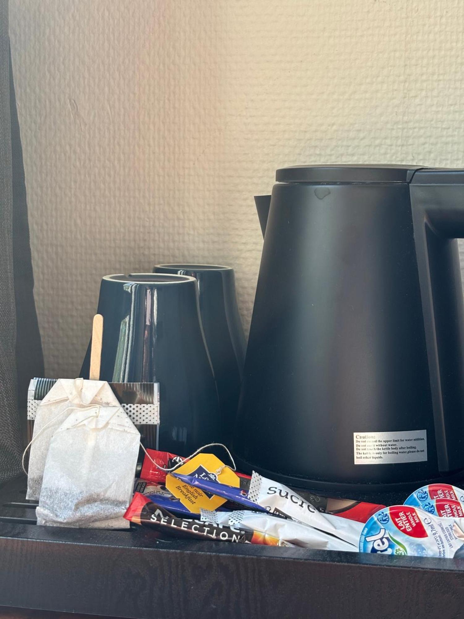 Logis Hotel Restaurant Des Acacias Lille Neuville En Ferrain Нювил-ан-Феран Екстериор снимка